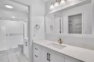 3415 E Chelmsford Ct, Sarasota, FL 34235 - Photo 21