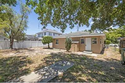 808 26th Street W, Bradenton, FL 34205 - Photo 7