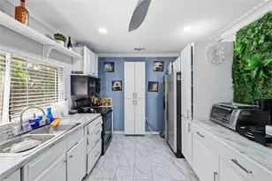 2706 E Annie St, Tampa, FL 33612 - Photo 27