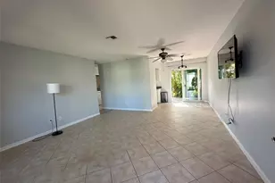 2105 Pueblo Cir, Sarasota, FL 34231 - Photo 3
