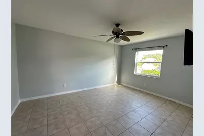 2105 Pueblo Circle #V2, Sarasota, FL 34231 - Photo 7