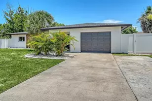 1302 Mango Ave, Venice, FL 34285 - Photo 5
