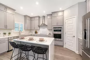 2554 Floyd St, Sarasota, FL 34239 - Photo 13