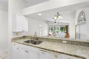 7317 Eleanor Cir, Sarasota, FL 34243 - Photo 13