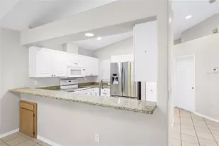 7317 Eleanor Cir, Sarasota, FL 34243 - Photo 11