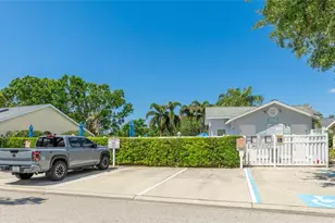 7317 Eleanor Cir, Sarasota, FL 34243 - Photo 37