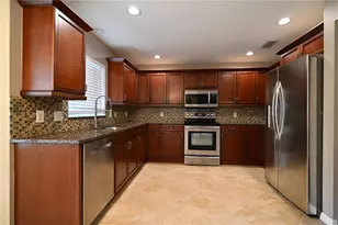 2043 Old Trenton Ln, Sarasota, FL 34232 - Photo 5