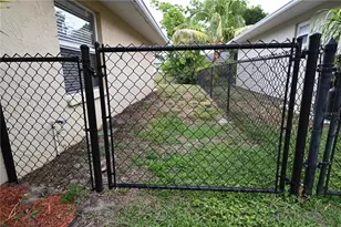 2043 Old Trenton Ln, Sarasota, FL 34232 - Photo 41