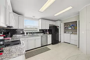 226 Bimini Dr, Palmetto, FL 34221 - Photo 3