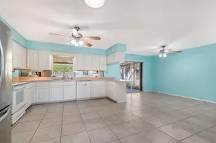 1546 Georgetowne Ln, Sarasota, FL 34232 - Photo 13
