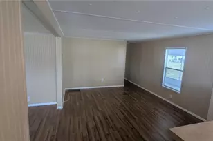 39518 Sterling Dr, Zephyrhills, FL 33542 - Photo 3