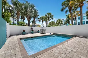 471 Island Cir, Sarasota, FL 34242 - Photo 9