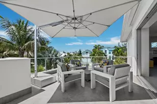 471 Island Cir, Sarasota, FL 34242 - Photo 15