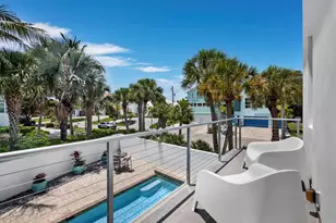 471 Island Cir, Sarasota, FL 34242 - Photo 37