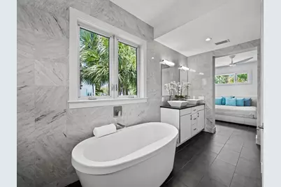 471 Island Circle, Sarasota, FL 34242 - Photo 31