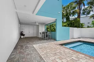 471 Island Cir, Sarasota, FL 34242 - Photo 7