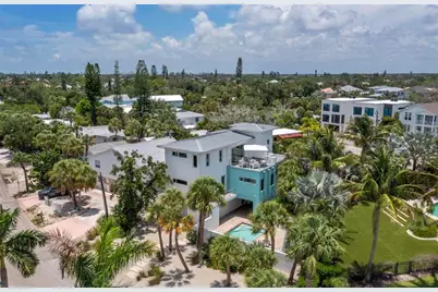 471 Island Circle, Sarasota, FL 34242 - Photo 1