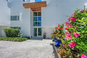 246 Morningside Dr, Sarasota, FL 34236 - Photo 3
