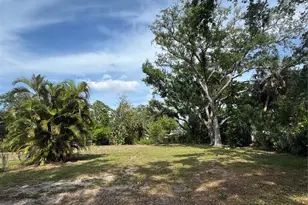 117 29th St W, Bradenton, FL 34205 - Photo 1