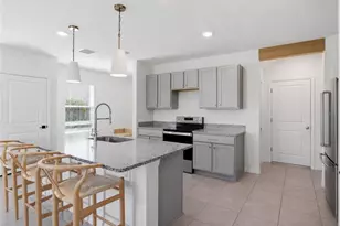3262 Hilltop Cir, Bradenton, FL 34211 - Photo 7