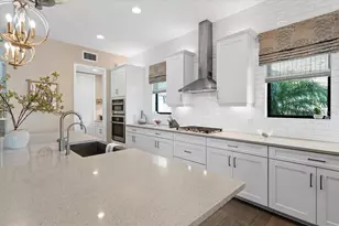 8096 Grande Shores Dr, Sarasota, FL 34240 - Photo 11