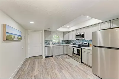 6470 Hollywood Boulevard #307, Sarasota, FL 34231 - Photo 11