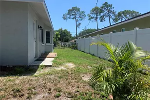 1875 Vamo Dr, Sarasota, FL 34231 - Photo 13