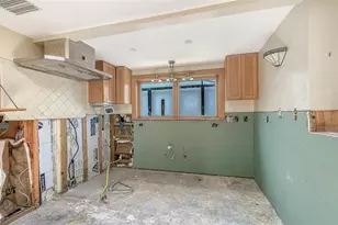 208 Hour Glass Way, Sarasota, FL 34242 - Photo 9