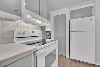 5619 Bayshore Road #319, Palmetto, FL 34221 - Photo 9