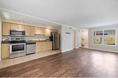 960 Highland Street #A7, Sarasota, FL 34234 - Photo 3