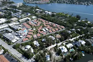 161 Vista Hermosa Cir, Sarasota, FL 34242 - Photo 39