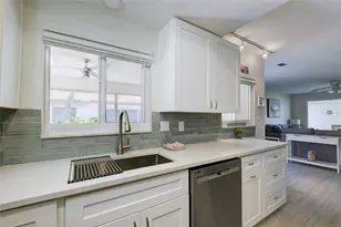161 Vista Hermosa Cir, Sarasota, FL 34242 - Photo 15