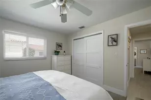 161 Vista Hermosa Cir, Sarasota, FL 34242 - Photo 29