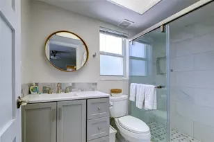 161 Vista Hermosa Cir, Sarasota, FL 34242 - Photo 27