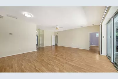 7287 38th Court E, Sarasota, FL 34243 - Photo 9
