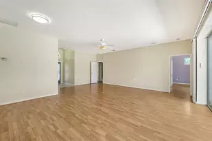 7287 38th Ct E, Sarasota, FL 34243 - Photo 9