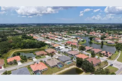 7287 38th Court E, Sarasota, FL 34243 - Photo 5