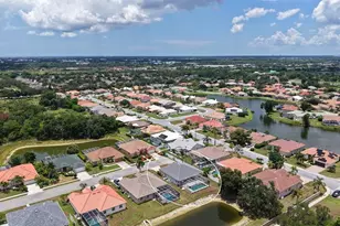 7287 38th Ct E, Sarasota, FL 34243 - Photo 5