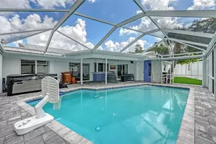 2828 Suncrest Dr, Sarasota, FL 34239 - Photo 27