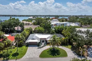 622 Tropical Cir, Sarasota, FL 34242 - Photo 1