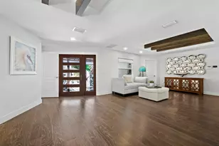 622 Tropical Cir, Sarasota, FL 34242 - Photo 11