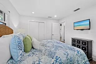 622 Tropical Cir, Sarasota, FL 34242 - Photo 27