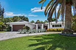 622 Tropical Cir, Sarasota, FL 34242 - Photo 3