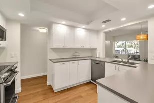 2753 Orchid Oaks Dr, Sarasota, FL 34239 - Photo 9
