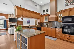 4424 Friar Tuck Ln, Sarasota, FL 34232 - Photo 9