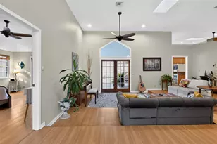 4424 Friar Tuck Ln, Sarasota, FL 34232 - Photo 3