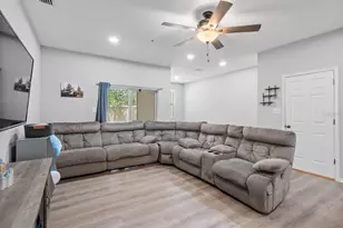 3831 Parkridge Cir, Sarasota, FL 34243 - Photo 5