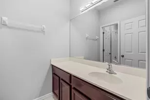 3831 Parkridge Cir, Sarasota, FL 34243 - Photo 23