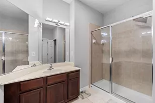 3831 Parkridge Cir, Sarasota, FL 34243 - Photo 17