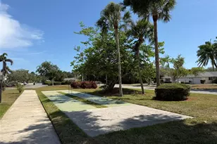 7153 W Country Club Dr N, Sarasota, FL 34243 - Photo 23